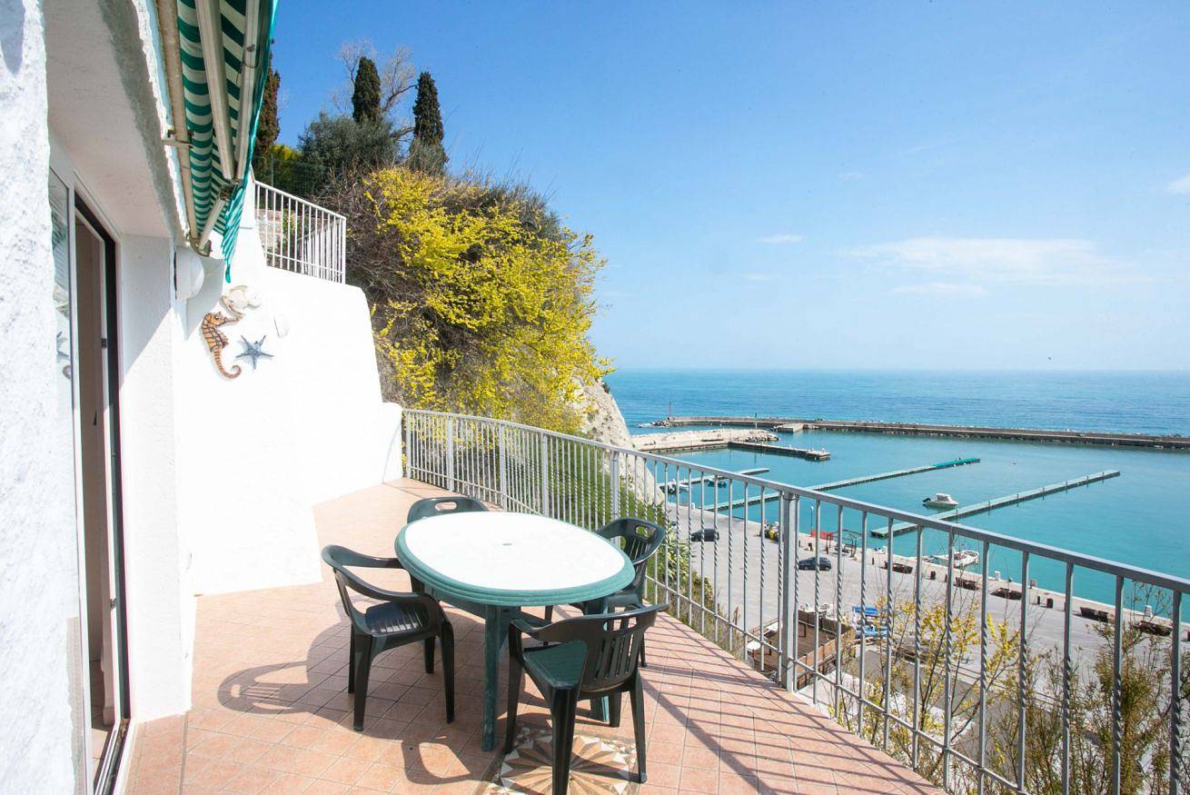 Apartamento entero, N033 - Numana, two-room apartment with wonderful terrace overlooking the sea in Numana, Riviera del Conero