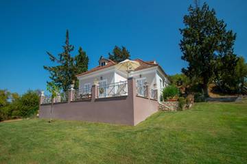 Ferienhaus für 11 Personen, mit Terrasse und Pool sowie Garten in Kalamaki