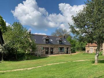 Gîte pour 2 personnes, avec jardin à Ceaucé