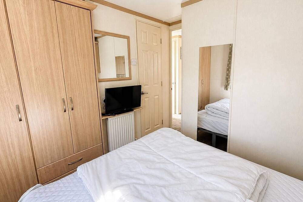 8 berth caravan at Orchards Haven in Clacton-on-Sea, Essex in Point Clear, St Osyth