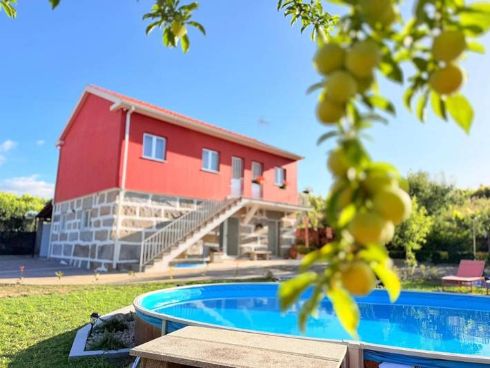 Location de vacances pour 5 personnes, avec Terrasse et Jardin ainsi que Piscine et Vue dans Alpendurada