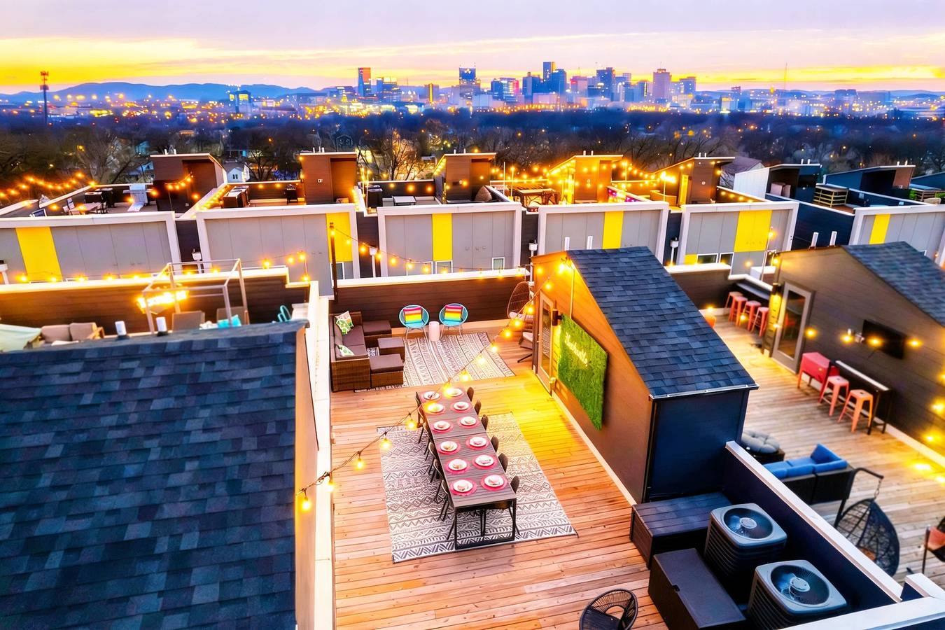 New Pink Howdy Oasis  13 Beds Rooftop View Parking in Nashville, Tennessee