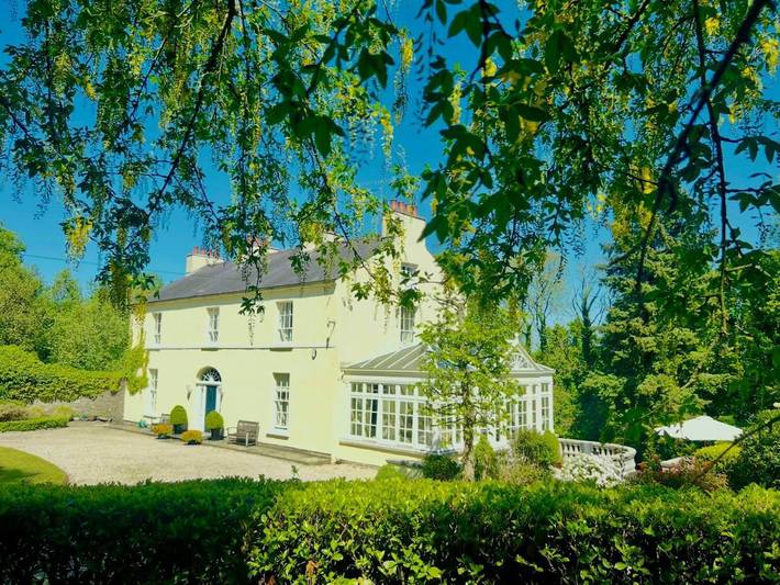 Bed & breakfast for 4 people, with Terrace and Garden as well as View in Derry