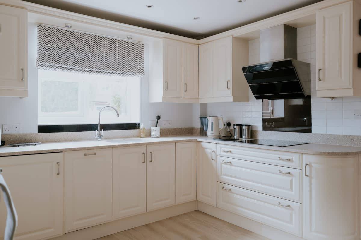 Perfect Booking | 3 Bed Home with Beautiful Garden in Headcorn, Kent