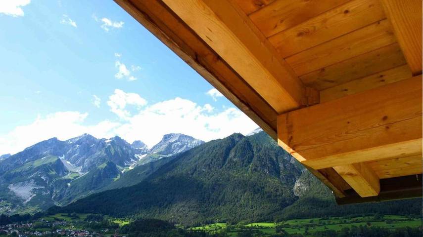 Ferienwohnung für 4 Personen, mit Terrasse und Ausblick in Landeck