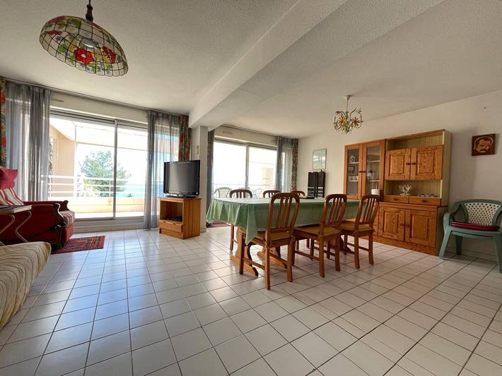Entire apartment, Spacious 80m² apartment with pool and sea view in Sète in Sete, Mediterranean Coast (France)