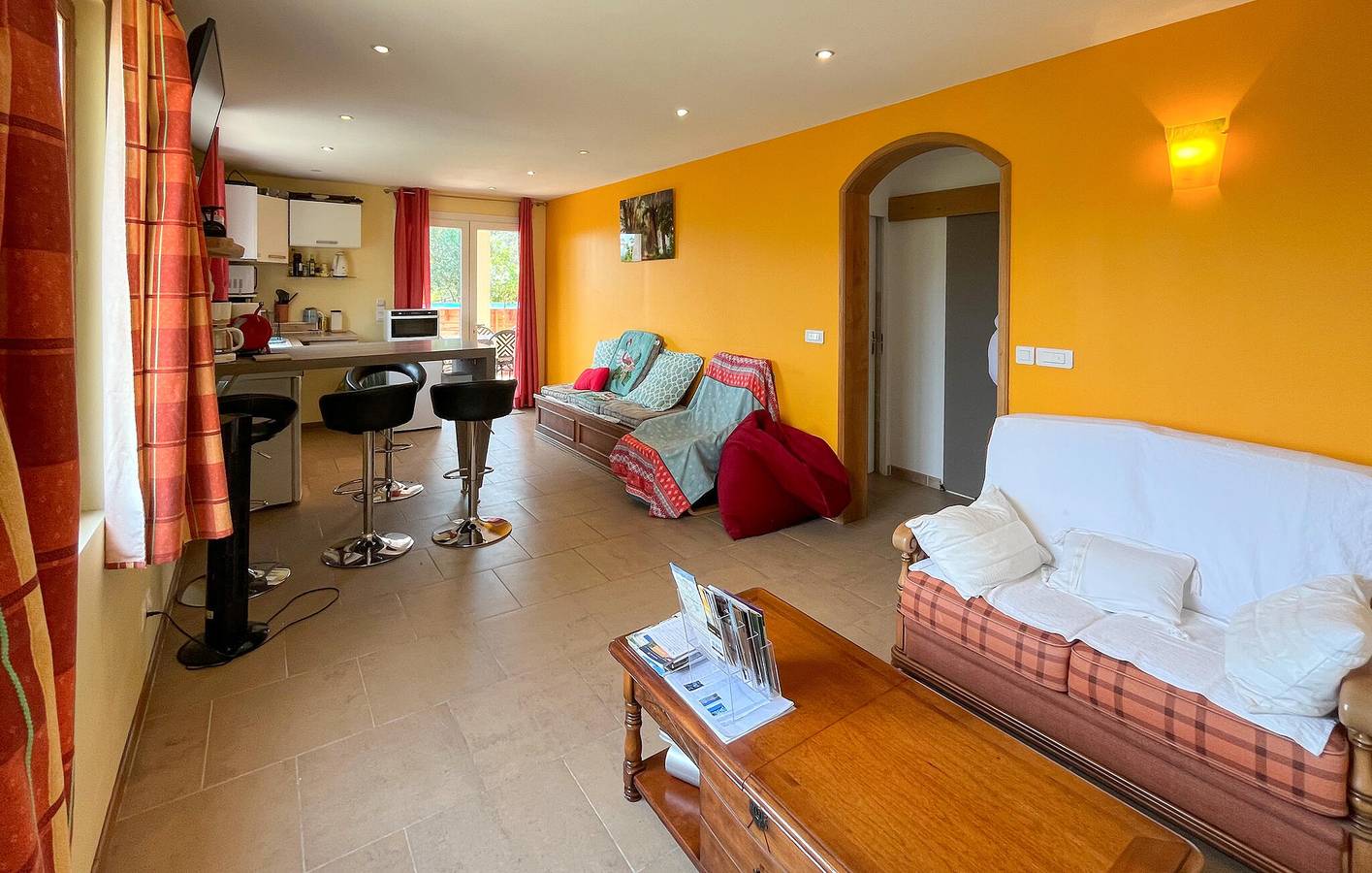 Charmant appartement avec piscine, terrasse et attractions à proximité à Châteauneuf in Châteauneuf-Villevieille, Côte méditerranéenne (France)