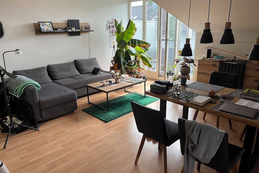 Ganze Wohnung, Helle 2-Zimmer-Dachgeschosswohnung in Neufahrn b. Freising - zur Untermiete in Neufahrn bei Freising, Oberbayern