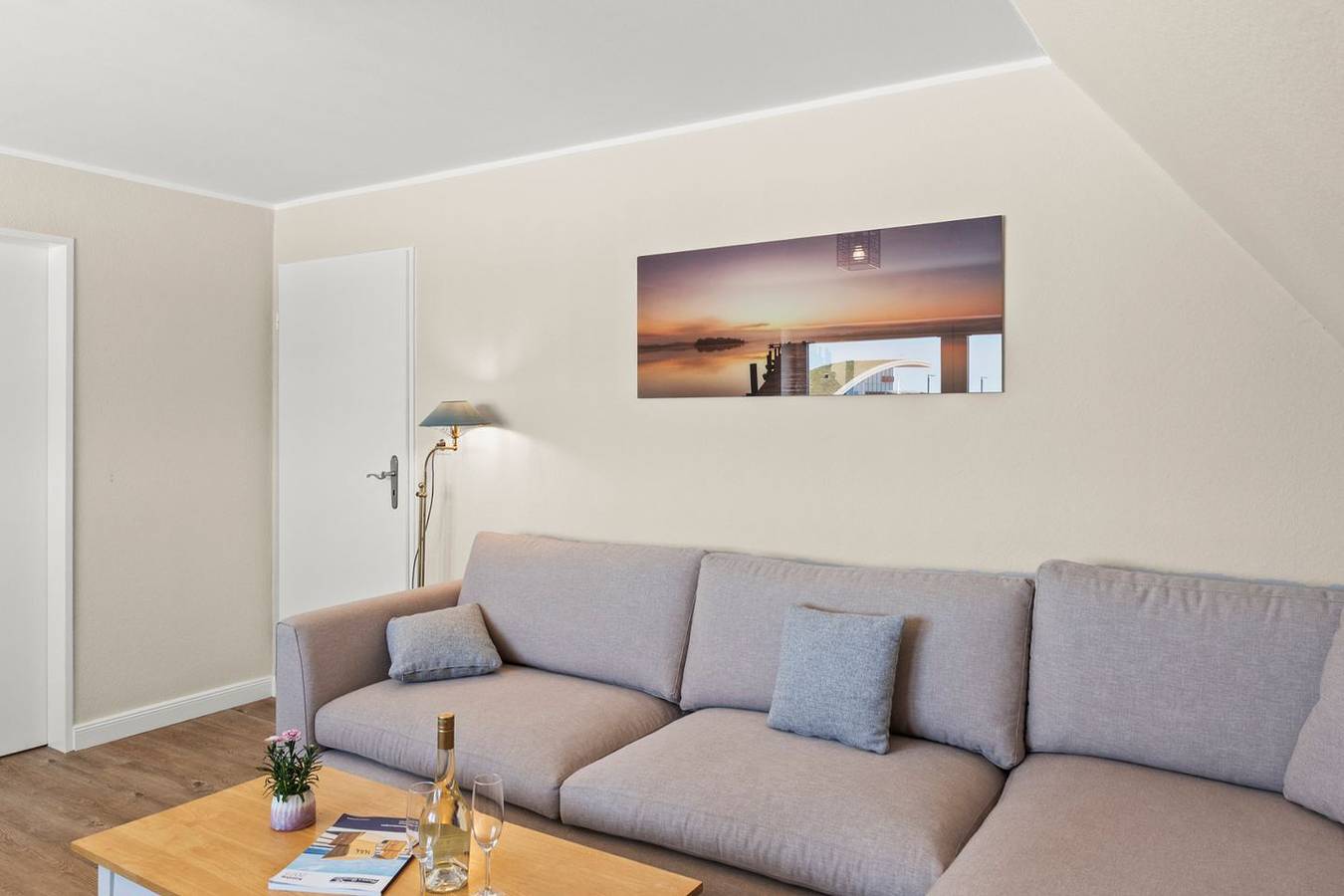 Ganze Wohnung, Gemütliche Zwei-Zimmer-Ferienwohnung im Obergeschoss mit Meerblick in Wenningstedt, Sylt