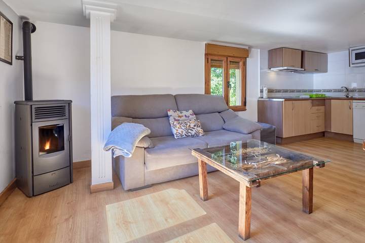 Finca 'Aguas Frías I' mit Bergblick, privater Terrasse und Wlan in La Omañuela, Riello