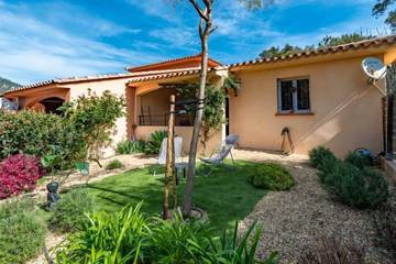 Gîte pour 4 personnes, avec jardin dans Sainte-Lucie de Porto-Vecchio
