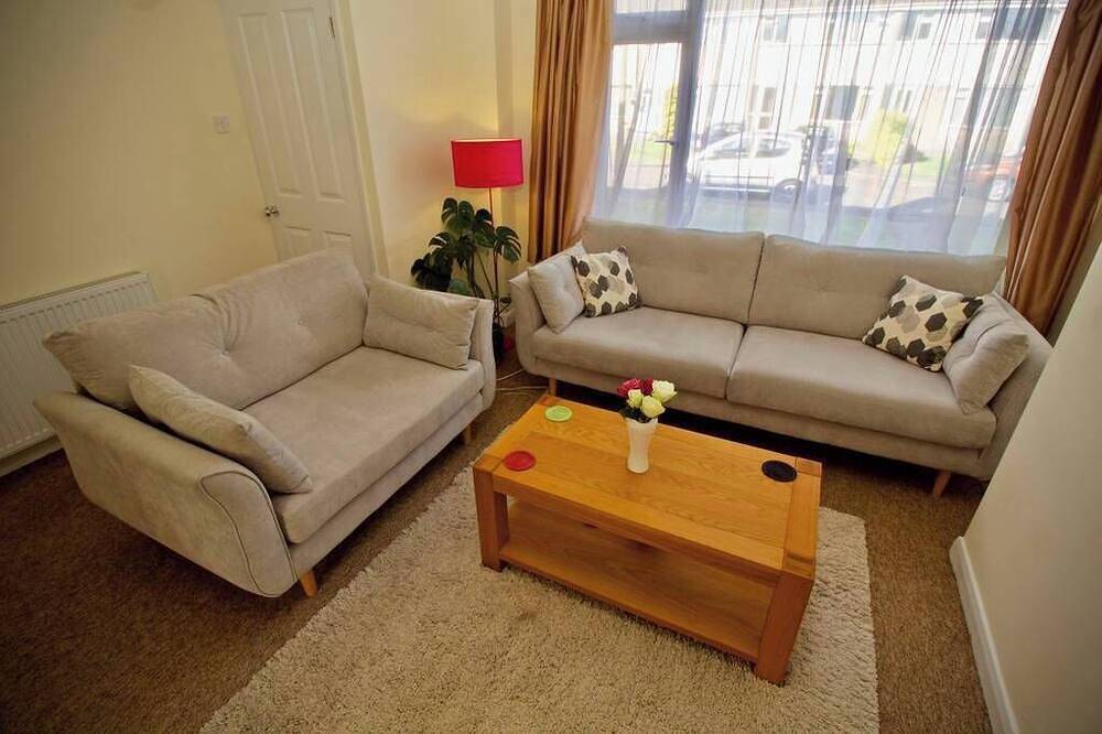 Ringswell Gardens Room 2 Kingsize in Bath, Bath & North East Somerset