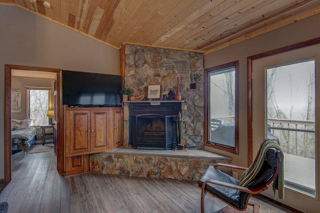 Grand View - Blick auf die Berge, Billardtisch, Feuerstelle, Zugang zum Beech Mtn Club! in Blue Ridge Parkway, Seven Devils