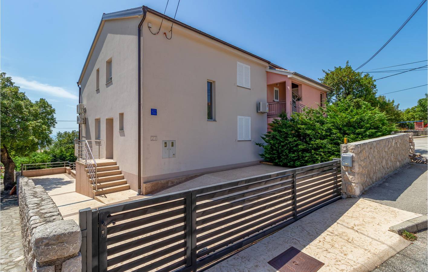 Charmantes Apartment mit 2 Schlafzimmern, Meerblick, Pool und Terrasse, in der Nähe von Restaurants in Kraljevica, Primorje-Gorski Kotar