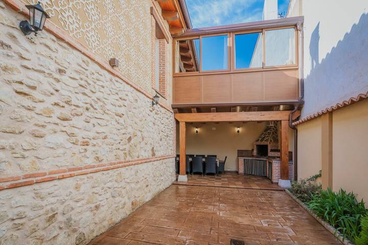 Apartamento para 12 personas, con Balcón y Jardín en Olmedo (Spain)