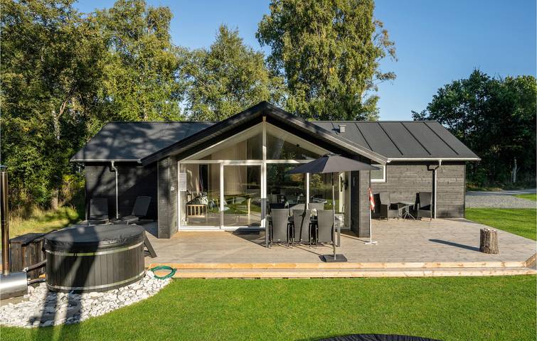 Ferienhaus für 8 Personen, mit Terrasse und Garten in Grenå Strand
