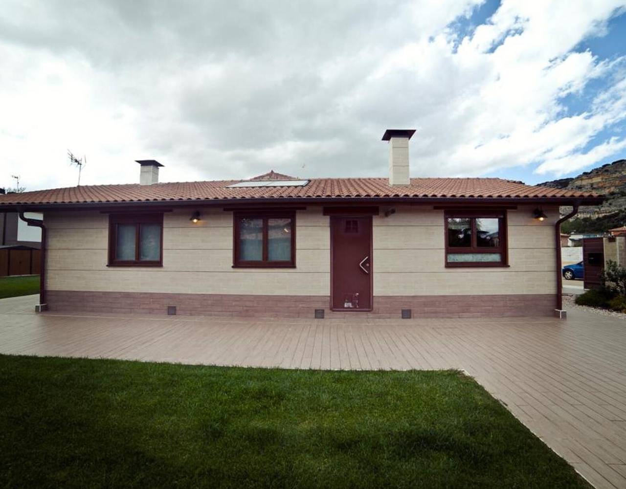 Ferienhaus 'El Mirador De La Toba' mit privater Terrasse, privatem Garten und Wlan in Fuentetoba, Golmayo