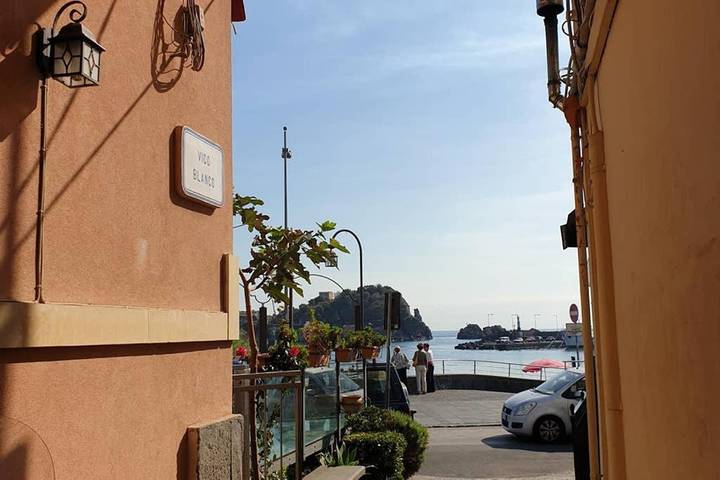 Gîte pour 4 personnes, avec terrasse, animaux acceptés à Aci Castello - 3