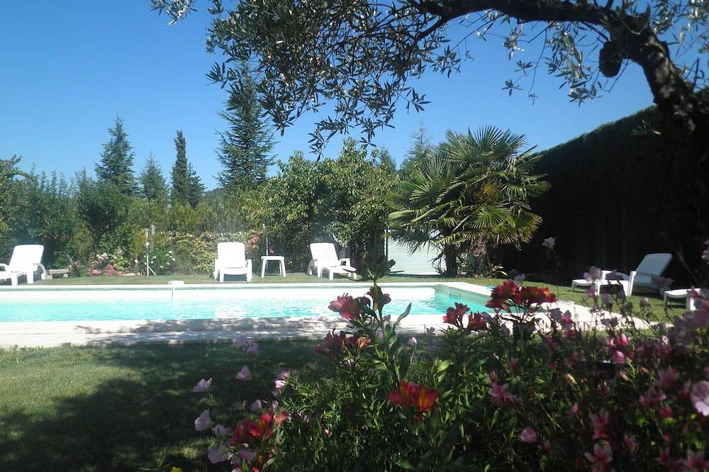 Gïte ''le Cézanne'' Dans Un Mas , Au Calme, Piscine, Prestations De Qualité in Les Mages, Parc national des Cévennes