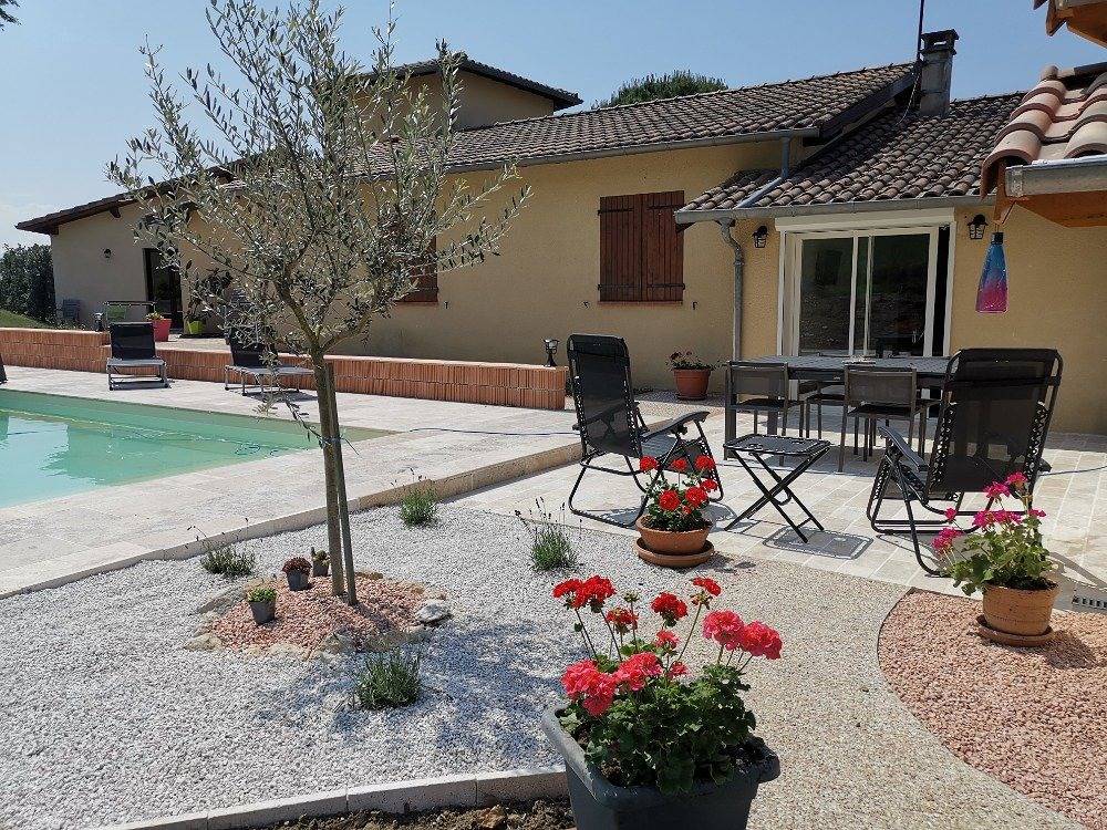 Gîte de plain-pied avec piscine, à la campagne in Graulhet, Région de Castres