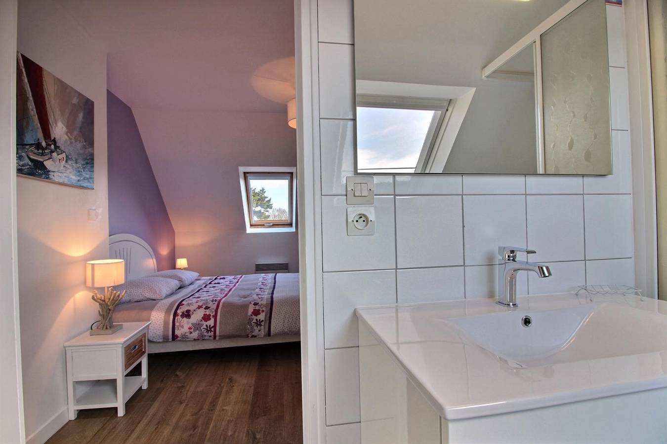 Le phare du paon in Plougrescant, Côte de Granit Rose