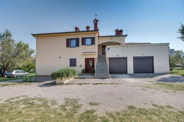 Ganze Wohnung, 3-Zimmer-Ferienwohnung mit Terrasse Nerezine, Losinj A-12149-a in Nerezine, Lošinj (Kvarner Bucht)