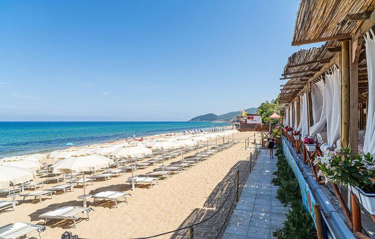 Appartamento intero, Accogliente appartamento sulla spiaggia con aria condizionata e parcheggio in Santa Maria di Castellabate, Castellabate