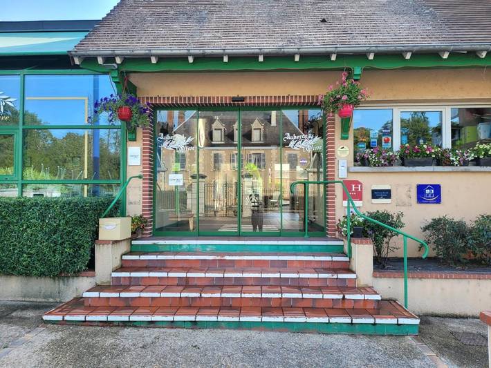 Hôtel pour 4 personnes, avec Terrasse ainsi que Jardin et Vue à Dompierre-sur-Besbre