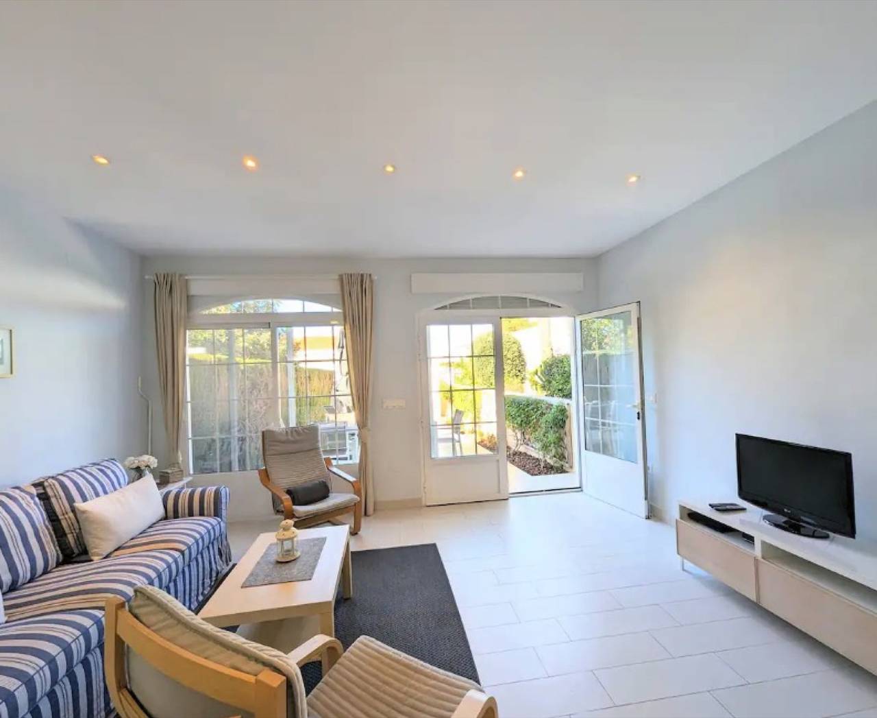 Bungalow mit Garten: Private Terrasse, Wlan und Klimaanlage in Torrevieja Centre, Torrevieja