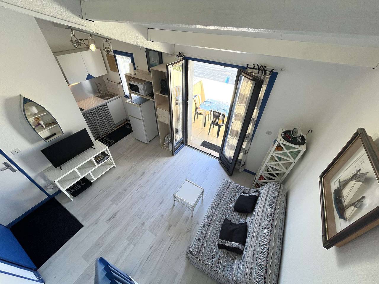 Entire apartment, 2-Bedroom Apartment with Air Conditioning and Parking - Gruissan in Gruissan (Ville), Gruissan