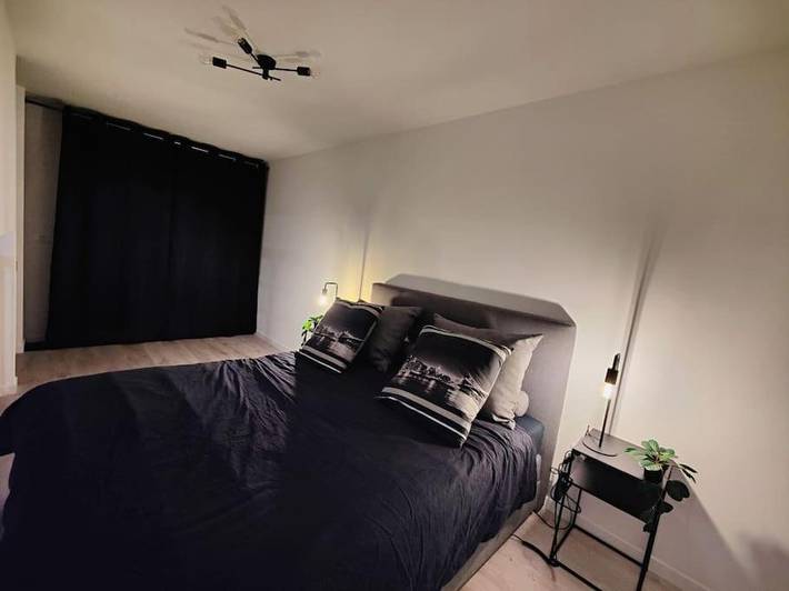 Gîte pour 4 personnes, avec jardin et terrasse à Groslay