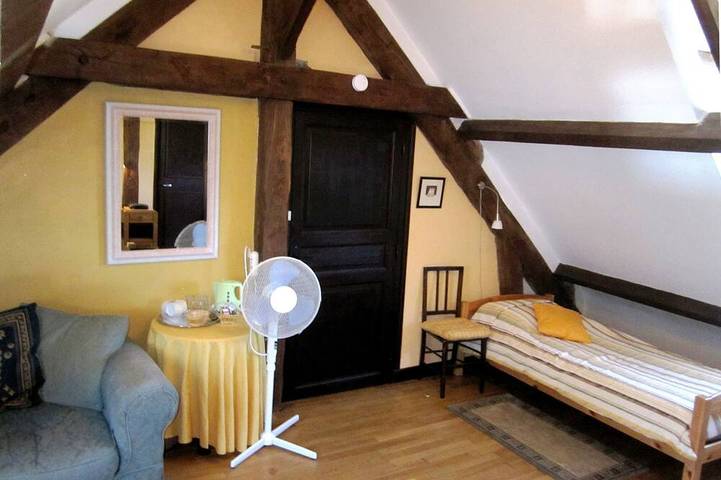 Location de vacances pour 3 personnes, avec jardin et piscine à Châteauneuf-la-Forêt - 3