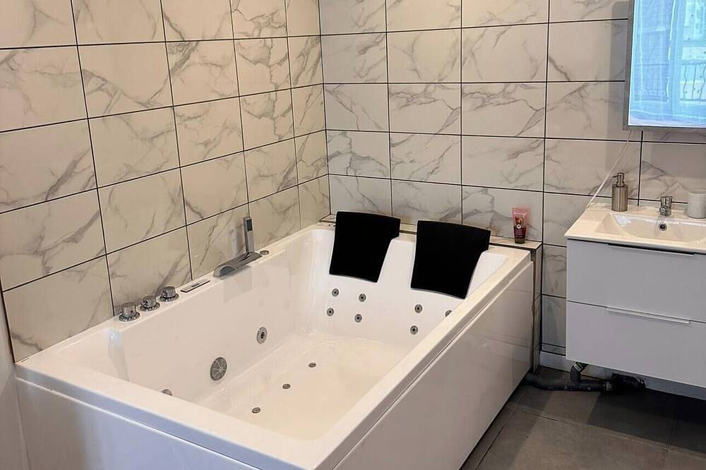 Appartement entier, Escapade Disney : jacuzzi privé in Monthyon, Seine-et-Marne
