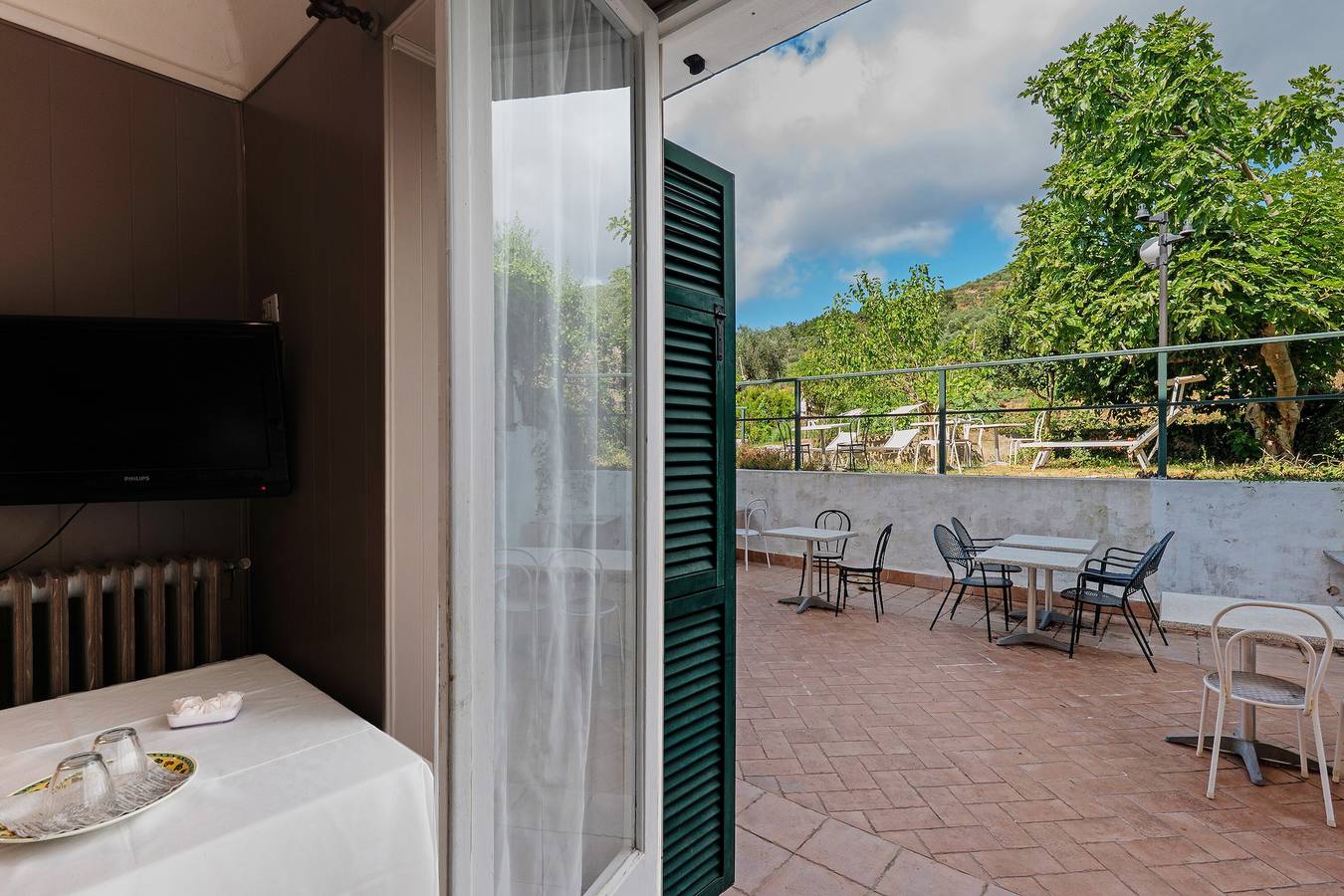 Ganze Wohnung, Apartment 'Cian' mit Bergblick, gemeinsamer Terrasse und Wlan in Montegrazie, Imperia
