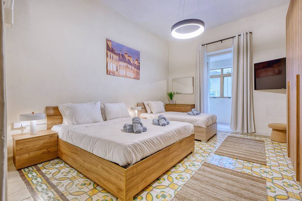 Traditional, large 3 bedroom house with Yard Jbar1-1 in San Giljan, Malta