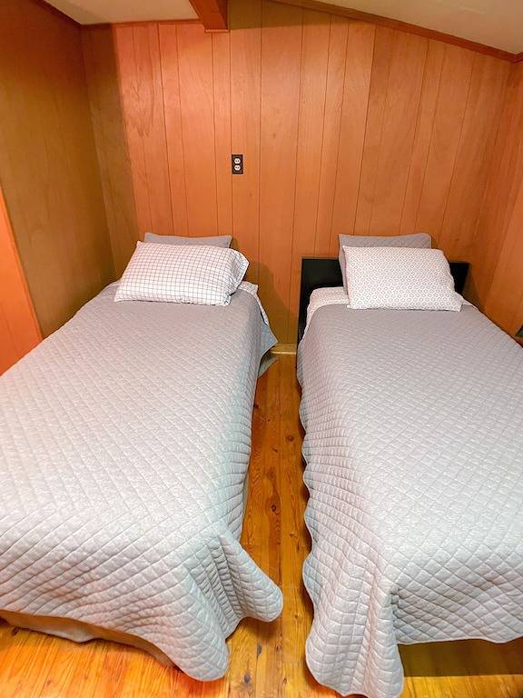 Cozy Cabin on Dewdrop Lake in Crosslake, Crow Wing County