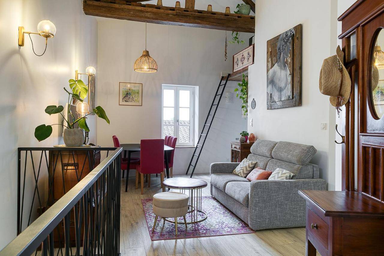 Appartement entier, Two-Bedroom Apartment in Trévoux, Ain