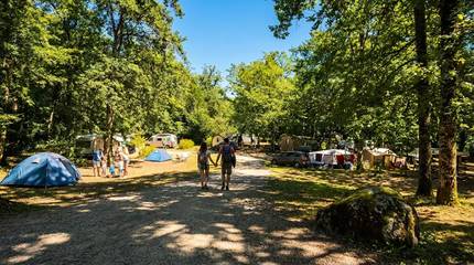 Camping pour 4 Personnes dans Saint-Gérons, Région d'Aurillac, Photo 4