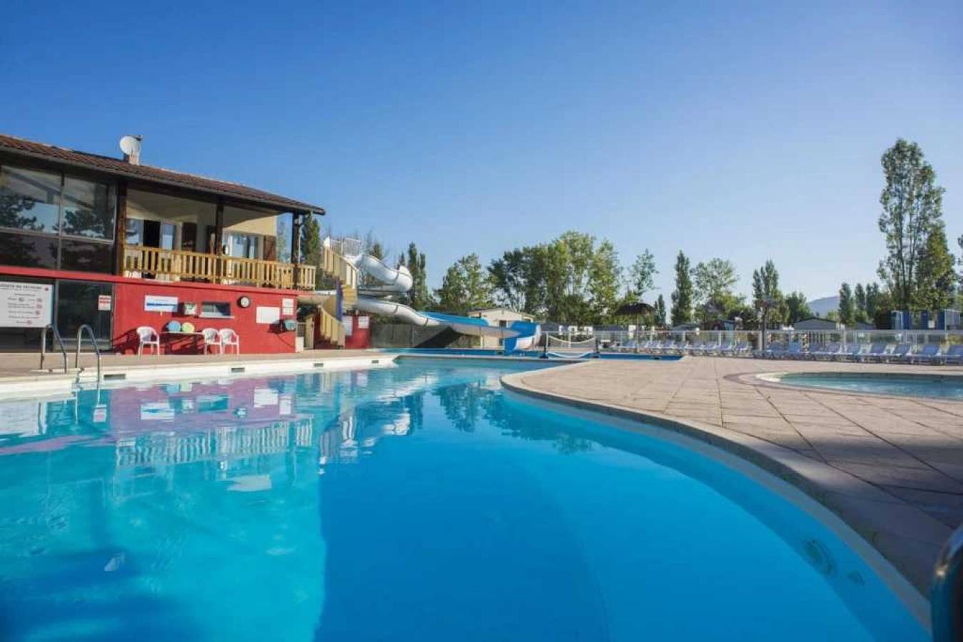 Zecamping 3 étoiles piscine dog friendly locatif 28m2 6 pers in Condrieu, Lyon region