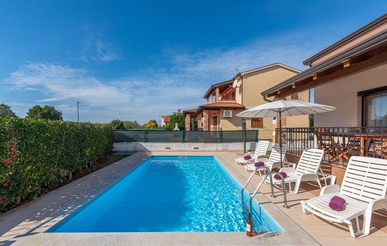 Ferienhaus für 6 Personen, mit Balkon/Terrasse und Garten sowie Pool in Nova Vas - 2
