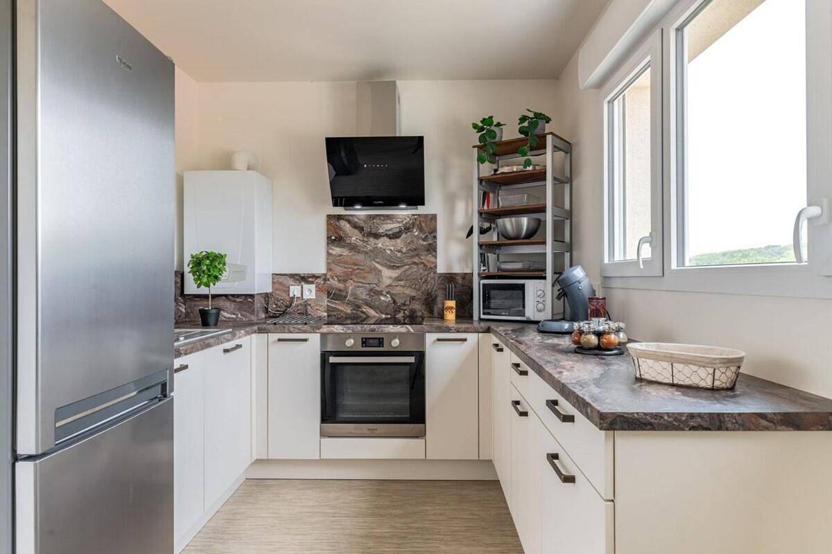 Appartement entier, Deluxe One-Bedroom Apartment with City View in Louviers, Région de Les Andelys