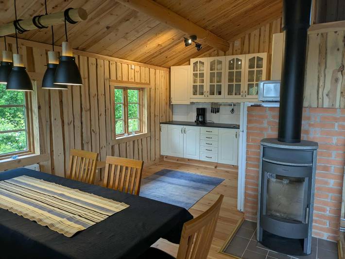 Naturschön gelegene Blockhütte 2025 erbaut mit Seeblick in Kinda, Östergötland