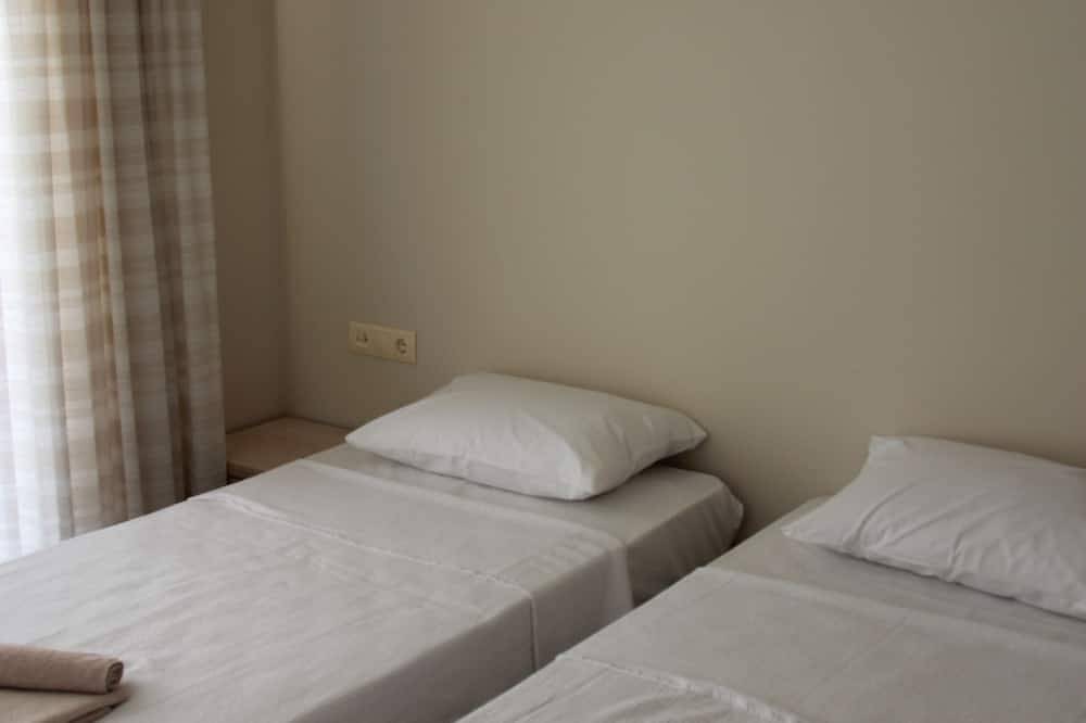 Ganze Wohnung, Erdgeschosswohnung auf einem privaten Komplex mit Gärten und Schwimmbad in Fethiye, Türkische Ägäis