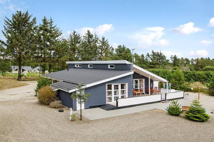 Ferienhaus für 10 Personen, mit Sauna und Terrasse sowie Whirlpool in Vejers Strand