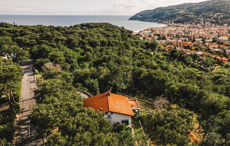Appartamento intero, Incantevole appartamento con terrazza vicino alla spiaggia in Andora, Riviera di Ponente