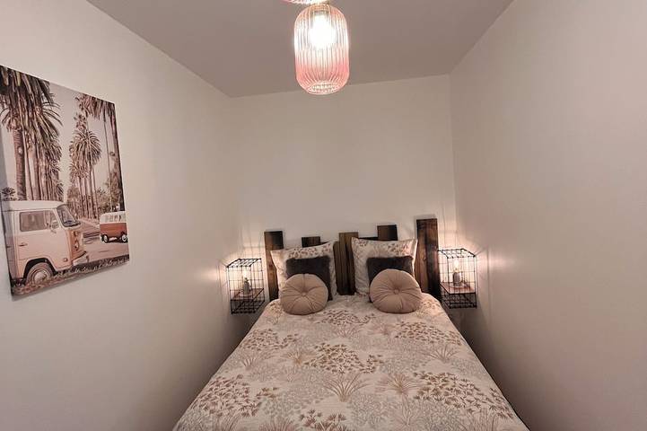 Entire apartment, \"Atelier du spa\" in the heart of Avranches near Mont Saint Michel in Avranches, Mont-Saint-Michel Bay
