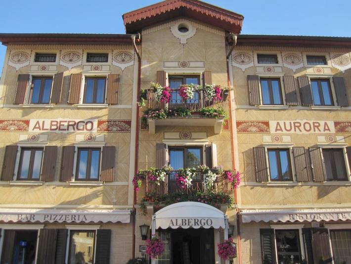 Hôtel pour 4 personnes, avec terrasse ainsi que piscine et vue, animaux acceptés