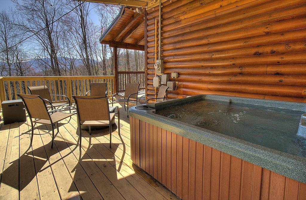 3Br / 3Bth Log Cabin 3. 4 Meilen vom Streifen in Gatlinburg. Buchen Sie jetzt! in Gatlinburg, Sevier County