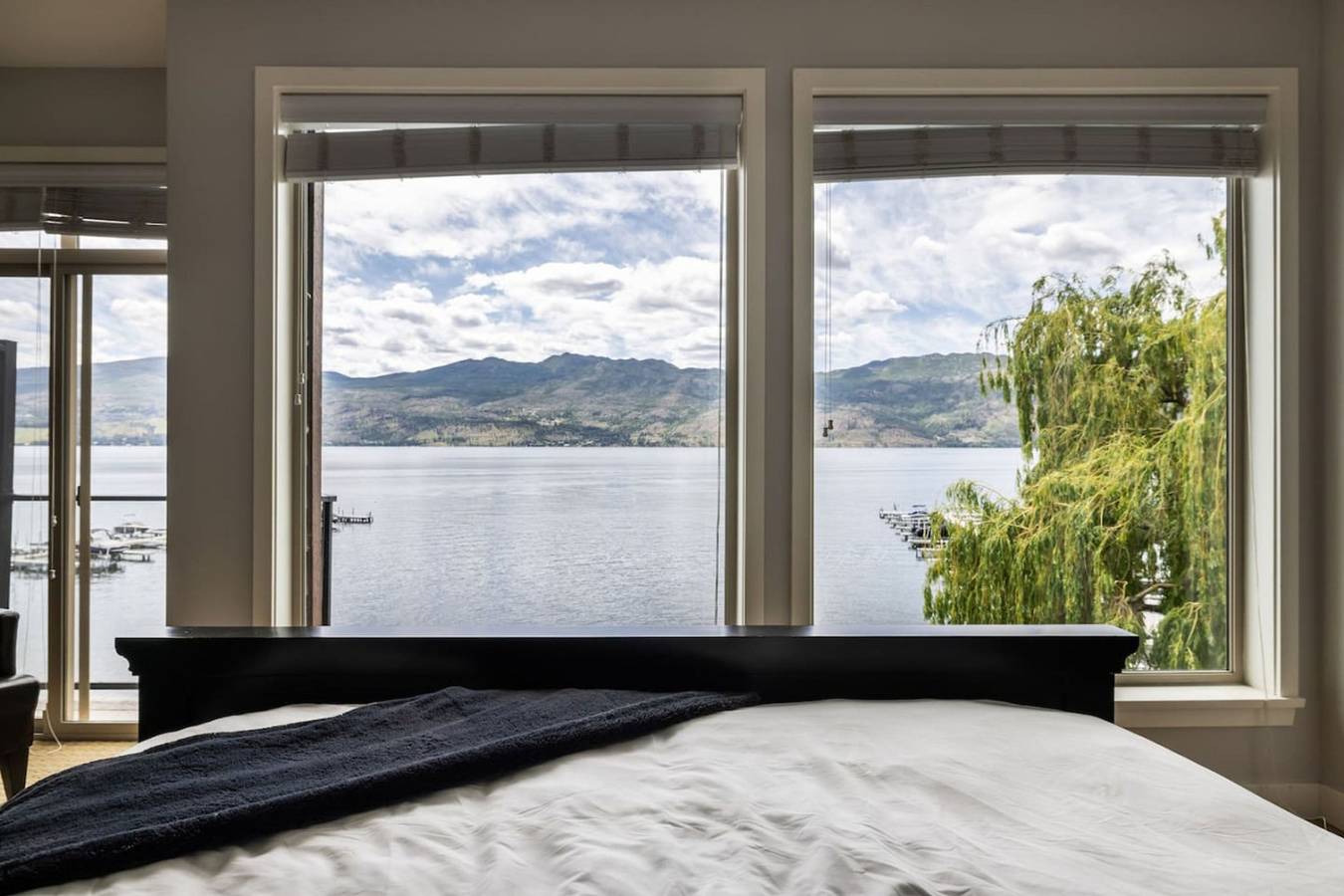 Apartamento entero, Heron on the Lake-  King Beds! 30 seconds to the beach in West Kelowna, Crystal Mountain