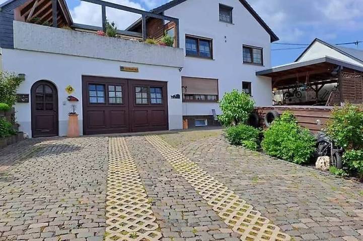 Ferienwohnung für 6 Personen, mit Terrasse in Lieg